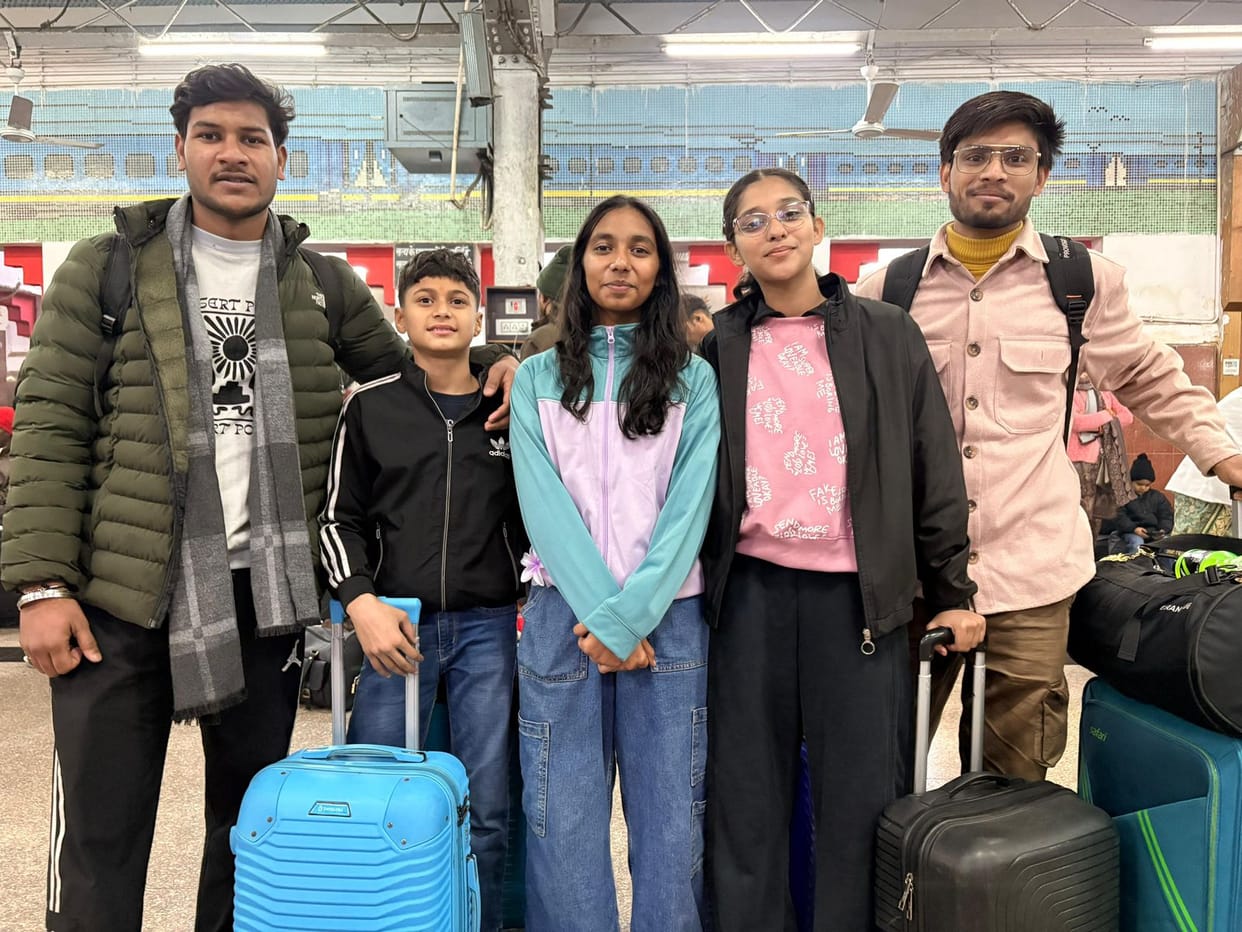 Three players from Agra will perform yoga asanas in Maharashtra.
