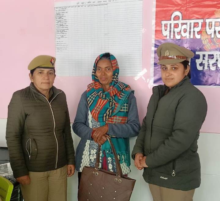 Woman's lost purse found and handed over