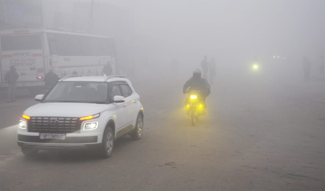 Dense fog prevailed from night until noon, and the temperature dropped by one degree Celsius.