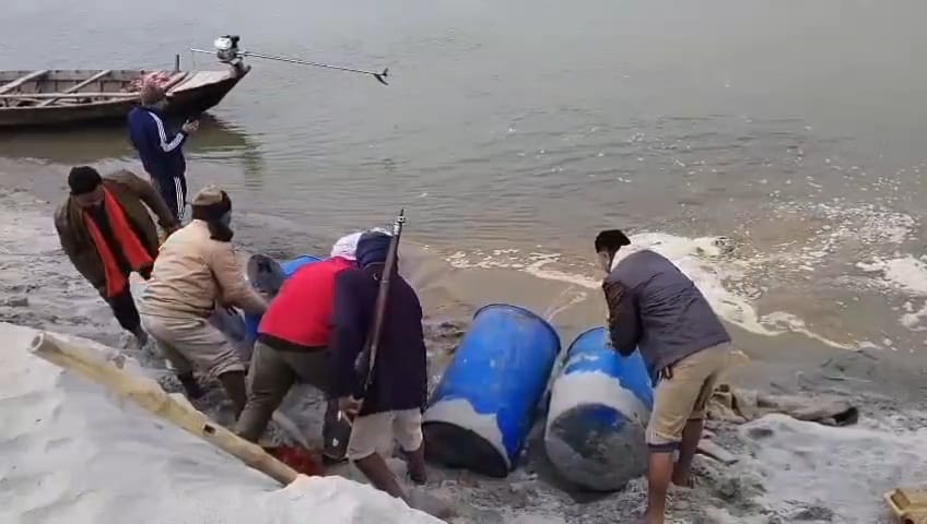 Bihar News Vaishali police demolished illegal liquor distilleries hindi news bihar news vaishali News