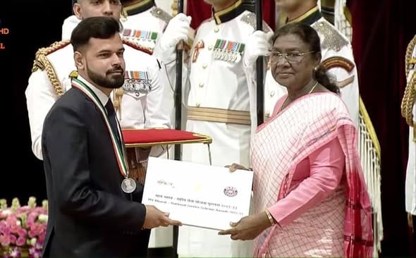 IGU's Yogesh Choudhary received the President's Award