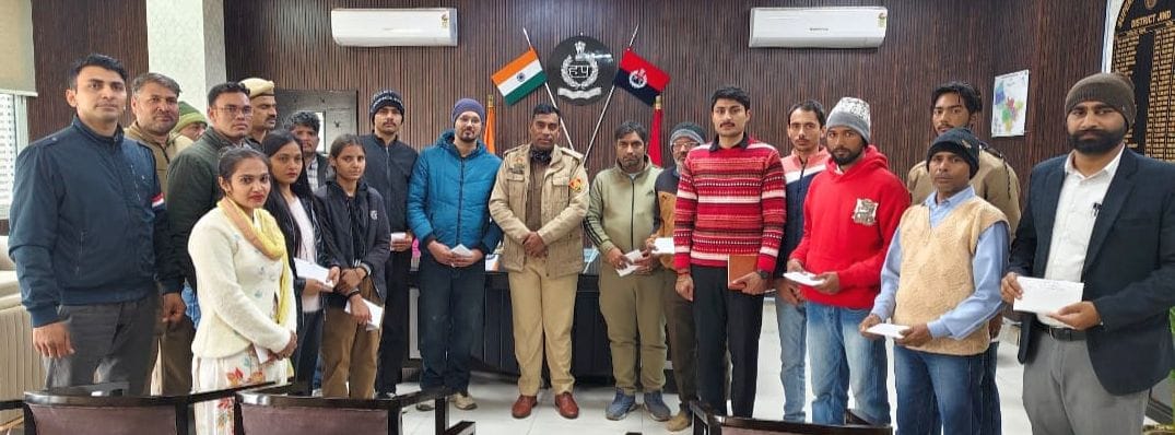 Police handed over 52 lost phones to their owners.
