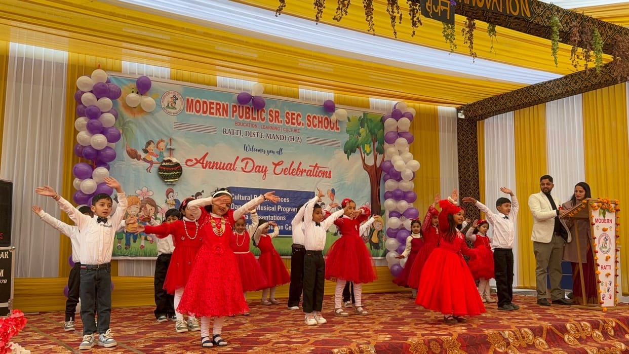 SDM honored the meritorious students of Modern Public School