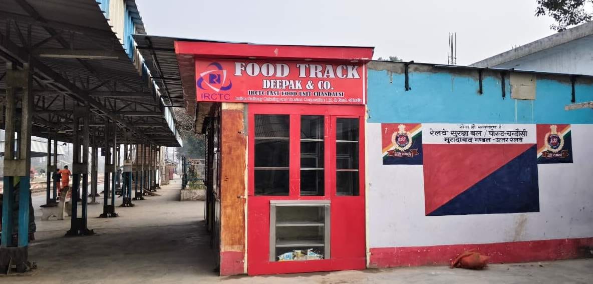 Food Plaza ready at Chandausi Railway Station