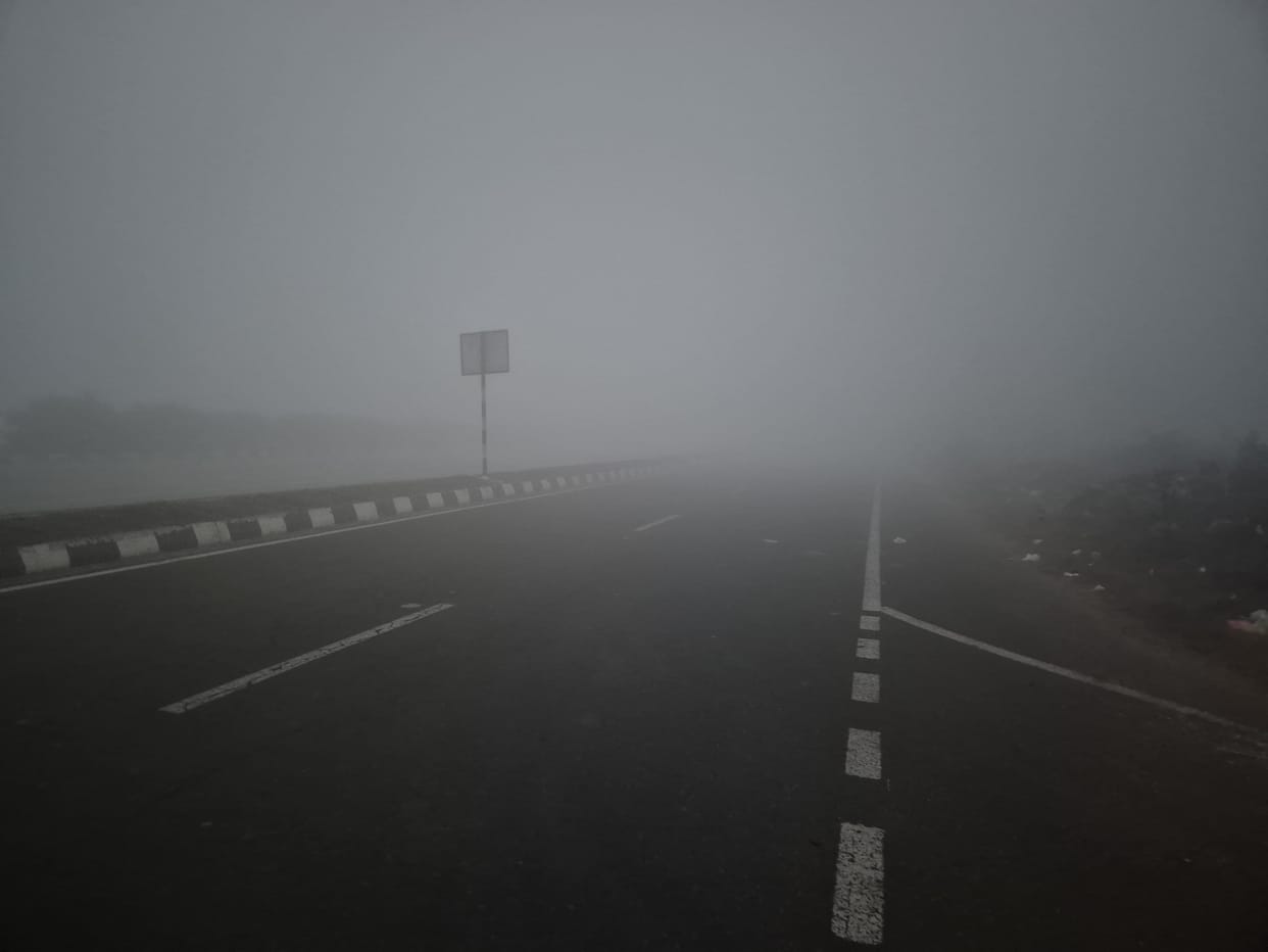 Sonipat remains under the grip of fog on the fifth day as well; three cars collided on NH-44.