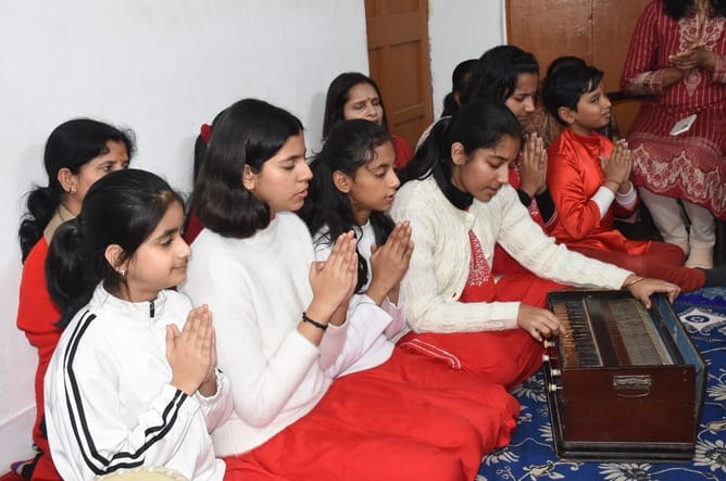 Welcoming the New Year with musical instruments
