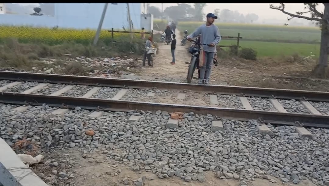 Bike stand gets stuck on railway track, youth dies after being hit by train