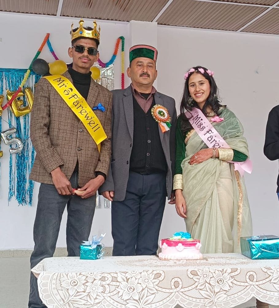 Aman was chosen as Mr. Farewell and Priya Negi as Miss Farewell