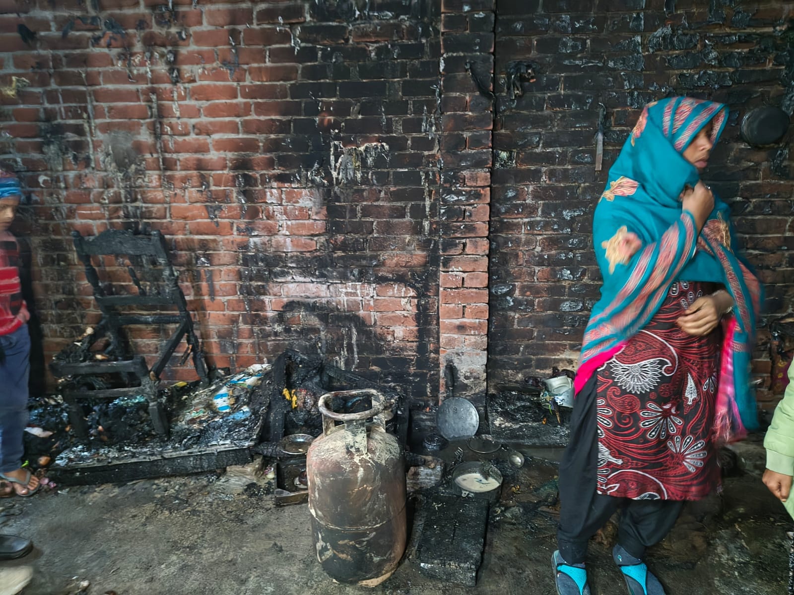 Household items burnt due to gas cylinder fire