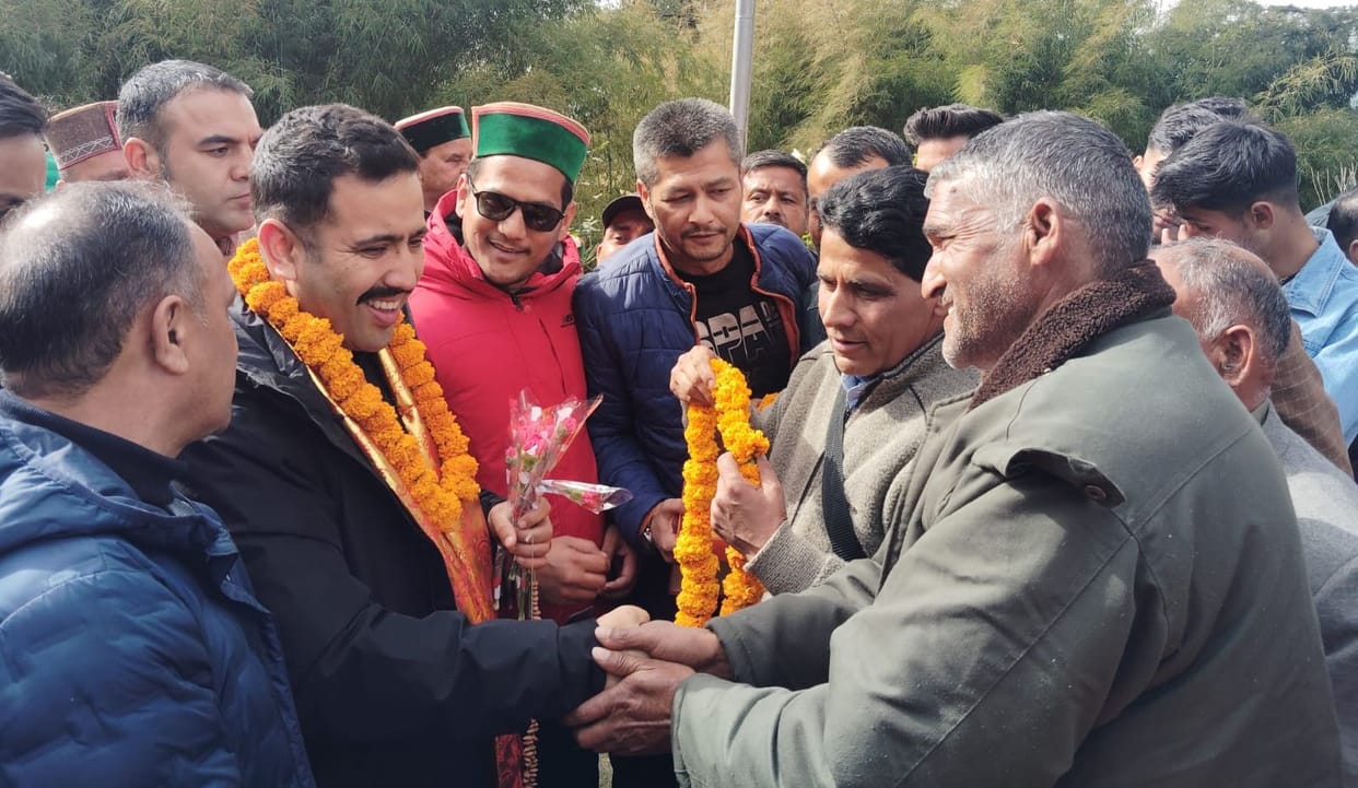 Nankhari Congress workers met the Public Works Minister