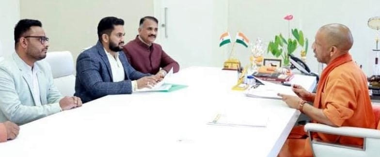 Rice mill owners met with the Chief Minister to resolve their problems.