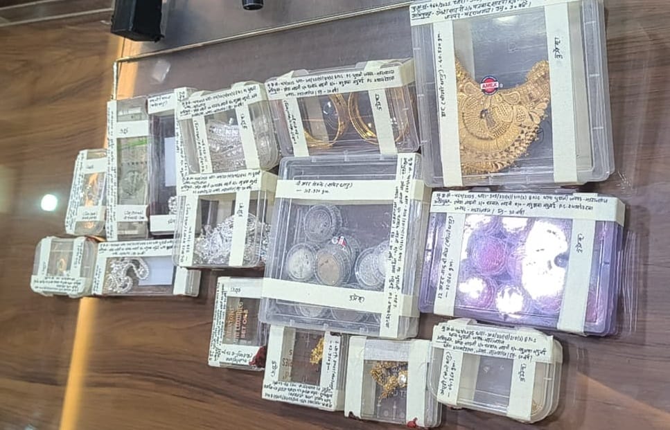 A man who broke into a house and stole Rs 10 lakh was arrested and the goods were recovered.