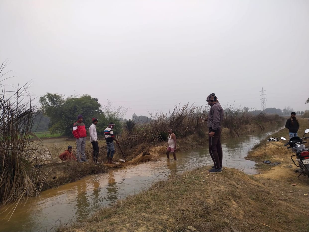 The canal could not withstand the pressure of water from the Saryu canal, 50 bighas of crops were submerged.
