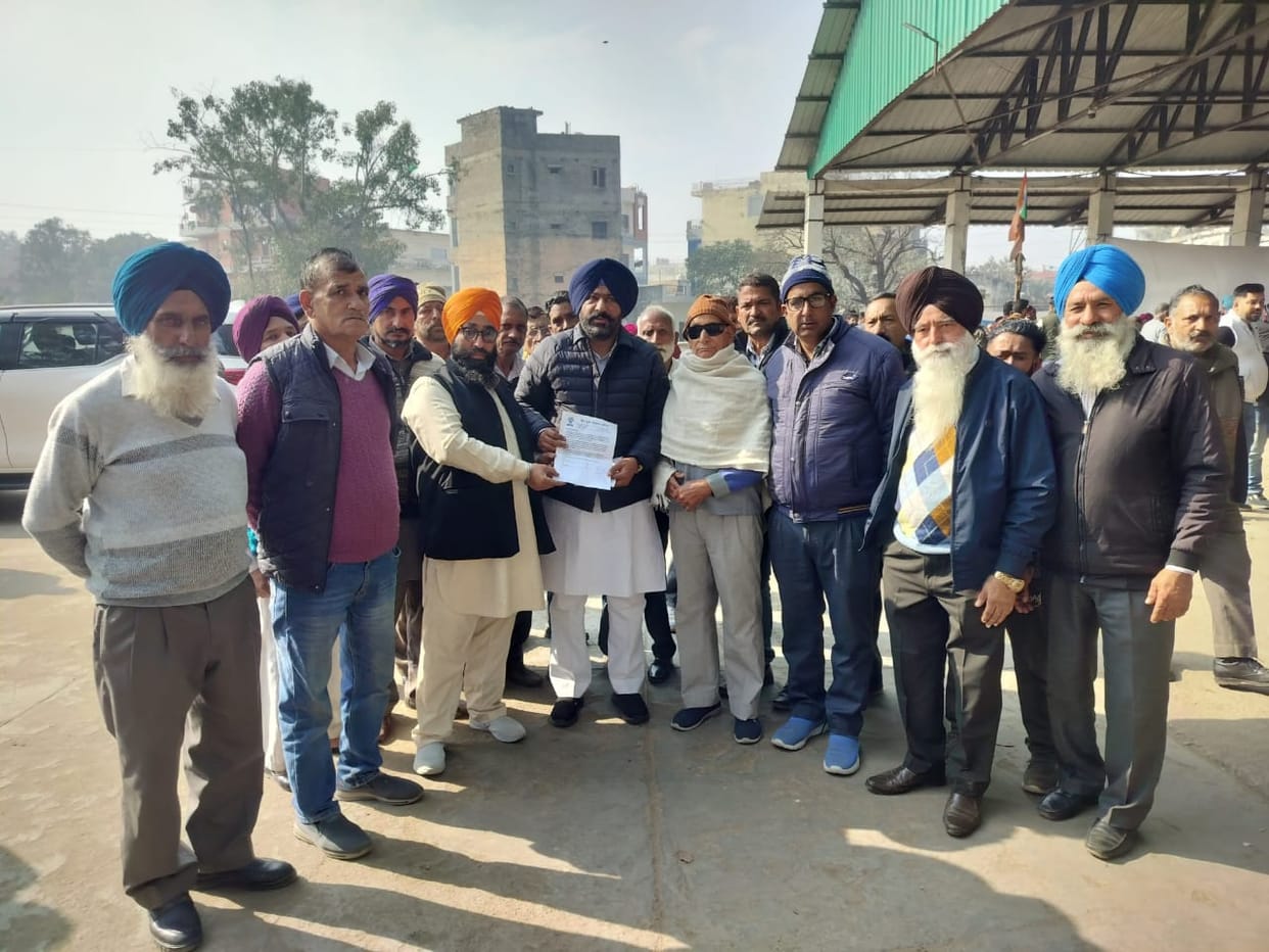Rajpura Bank account holders expressed their pain and appealed to the government through MLA Bawa.