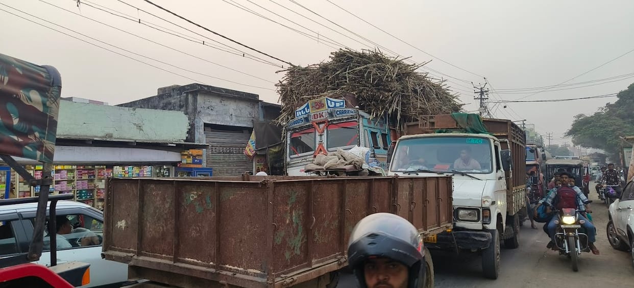 Day long traffic jam in Sardhana due to overloaded vehicles laden with sugarcane, pedestrians and traders troubled