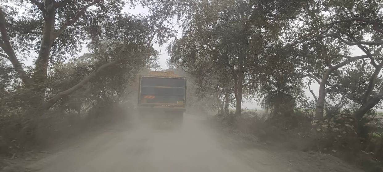 Dust flying due to lack of water sprinkling