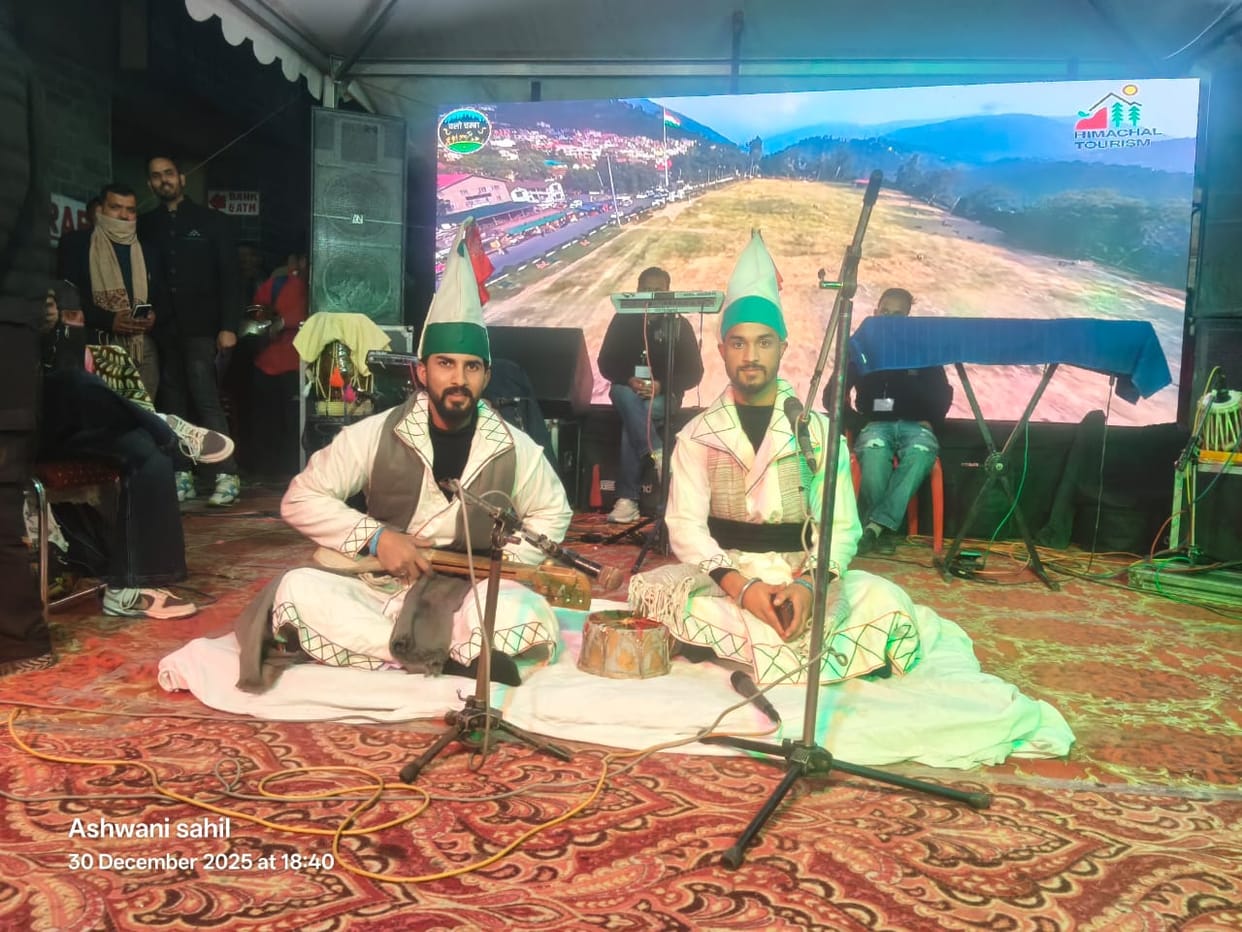 Folk artists captivated the audience, and tourists danced to the music.