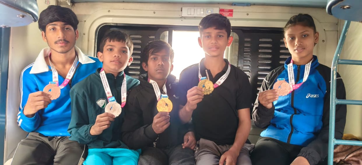 Athletes won five medals at the Wushu Federation Cup.