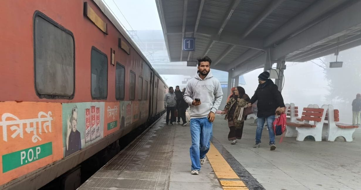 200 passengers arrived at Khatu Shyam for darshan via a special train from Kurukshetra.