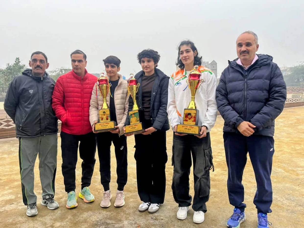Boxers Meenakshi, Praveen, and Unnati were honored.