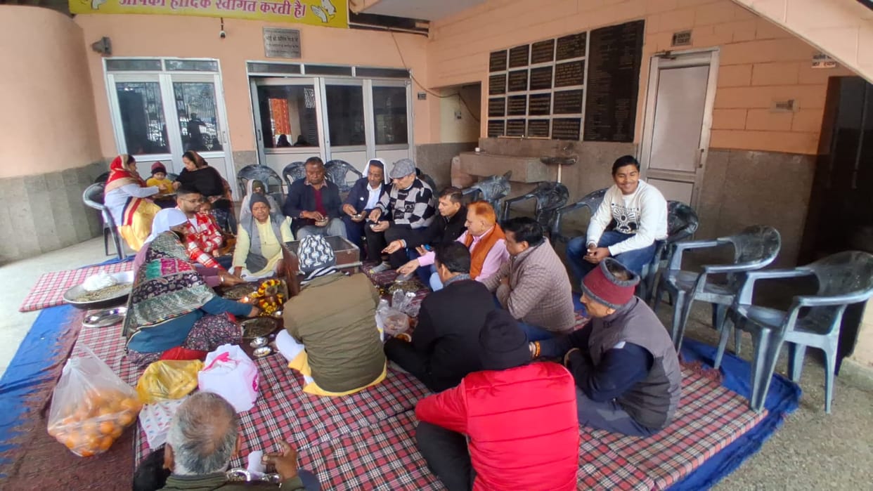 Shri Ram Shobha Yatra taken out in Lal Kurti Bazaar