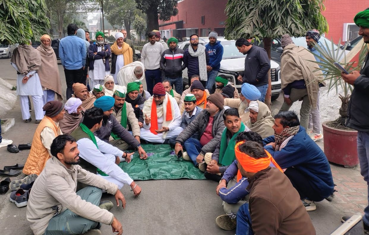 BKU Chaduni workers staged a protest at Mawana Mill.