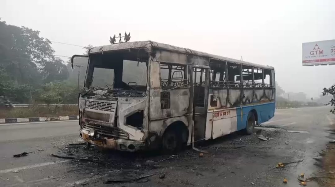 Lohaghat depot bus catches fire, passengers and staff have a narrow escape