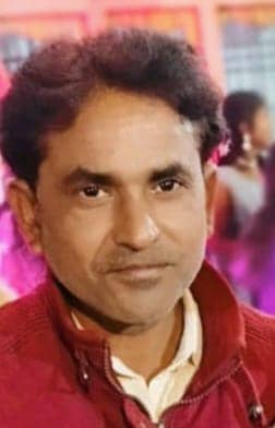 A shopkeeper carrying an egg cart died after being hit by a car.