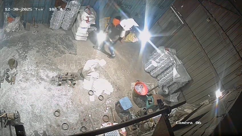 A thief stole embroidery worth 25,000 from the factory.