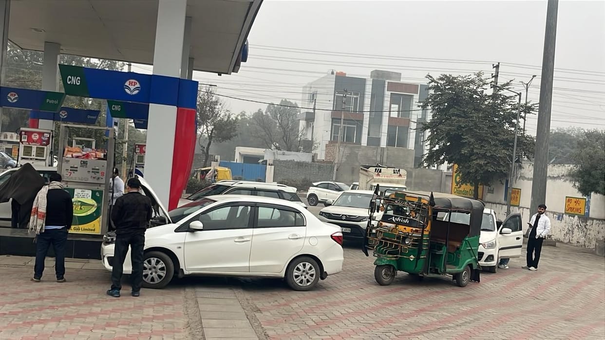 CNG supply did not improve on the fifth day either, causing inconvenience to vehicle owners.