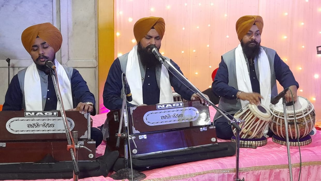Welcoming the New Year by bowing before Sri Guru Granth Sahib