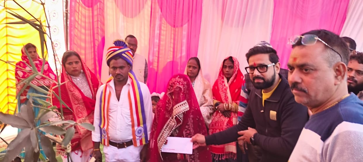 Nine brides and grooms tied the knot