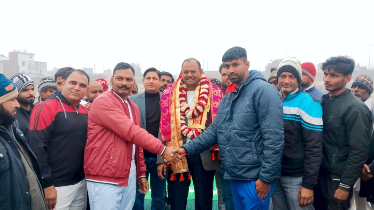 Ghaziabad defeated Firozabad by 8 wickets to reach the semi-finals.