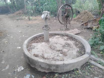 Siddharthnagar News: There are many schemes... even clean water is not available in the village