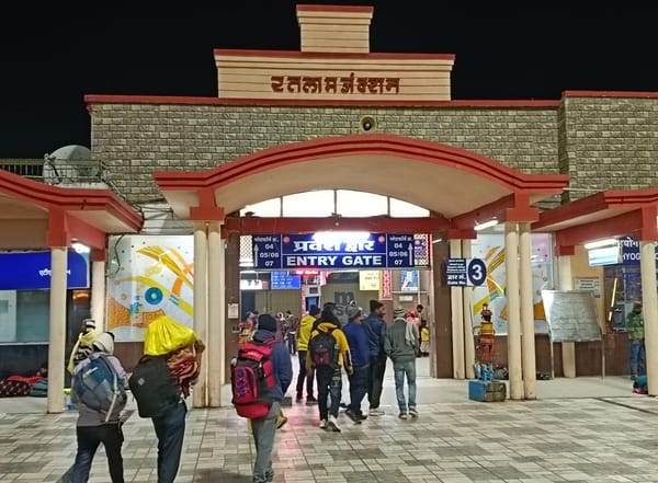 Ratlam News: The operating period of four pairs of special trains has been extended during the winter season.