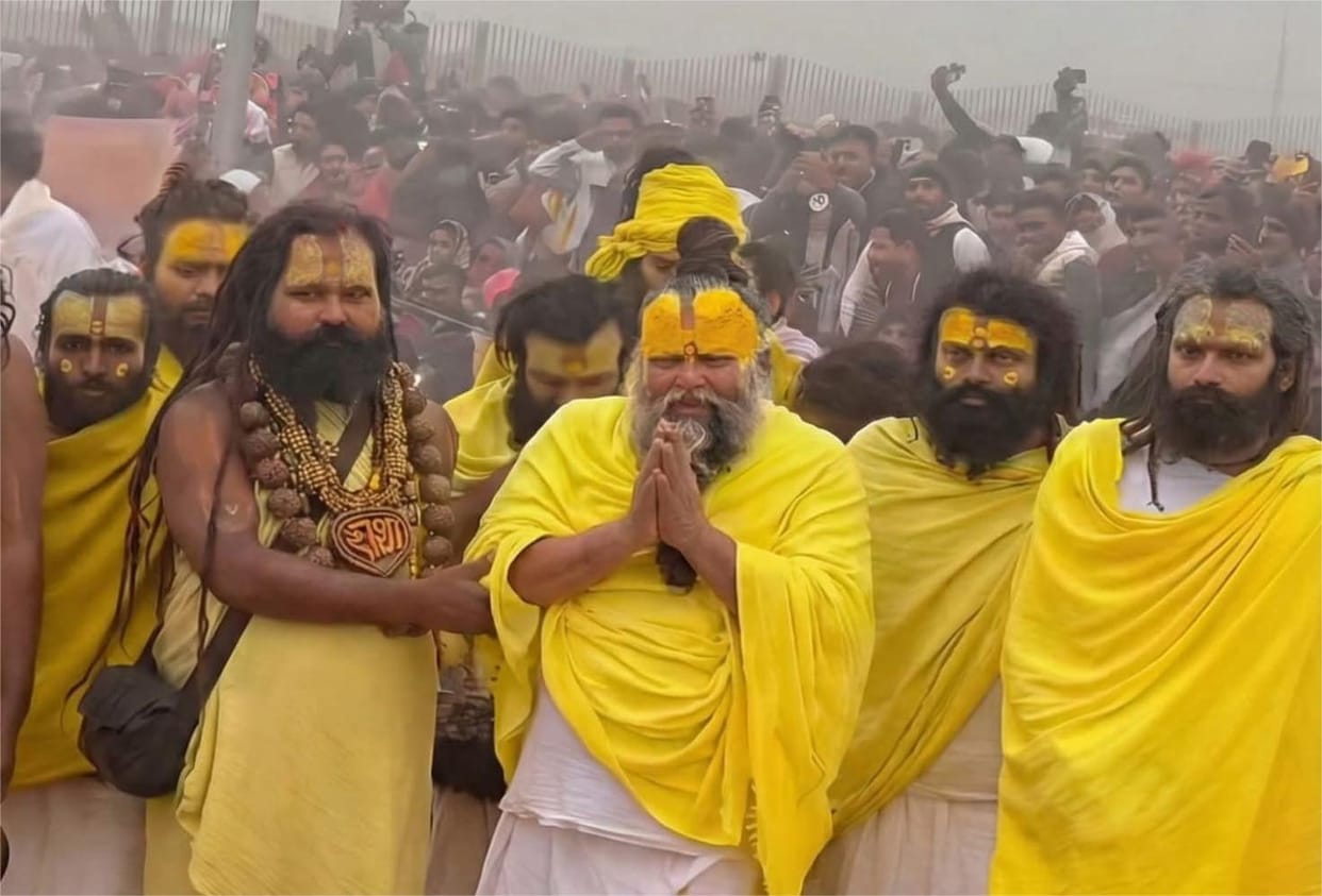 Saint Premanand arrived at the banks of the Yamuna River on New Year's morning.