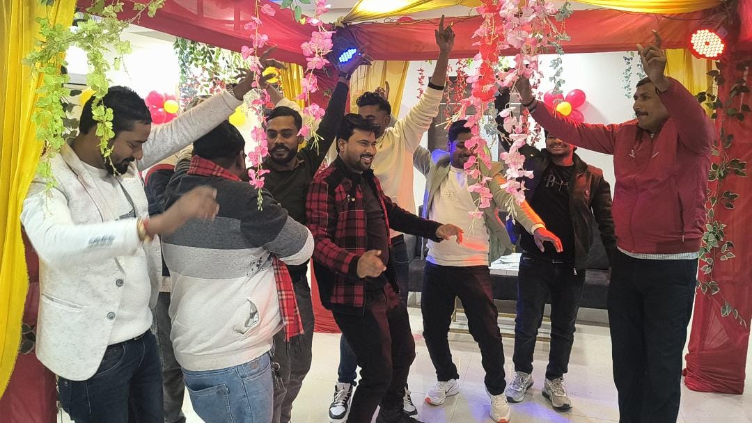 New Year: Youth immersed in celebration as soon as the clock struck 12