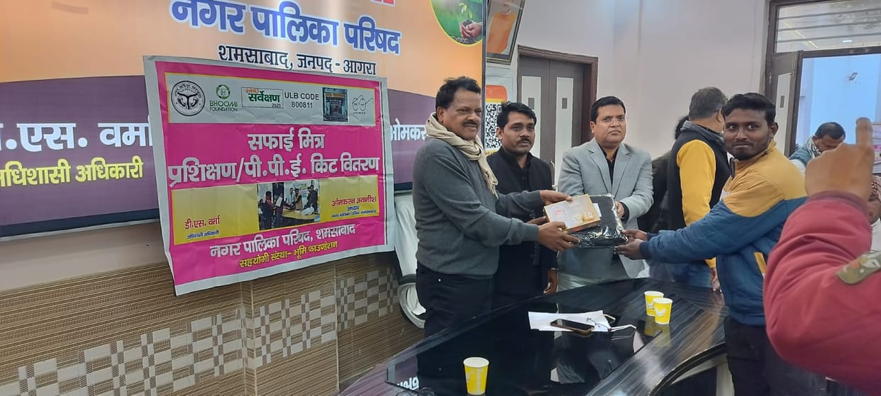 Winter uniforms and PPE were distributed to sanitation workers.