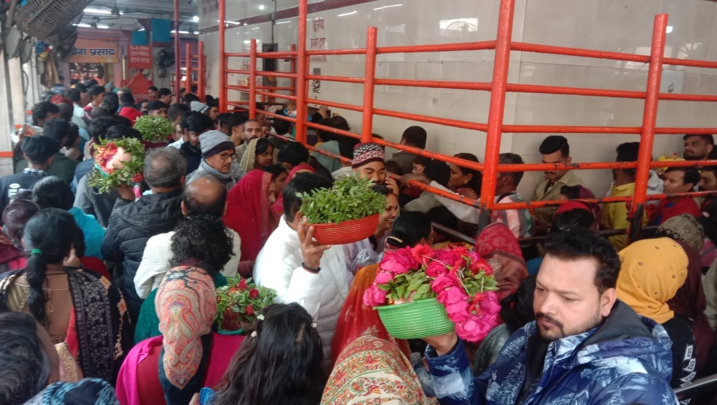 Devotees throng Vindhyadham on New Year's Eve, hotels and guest houses full