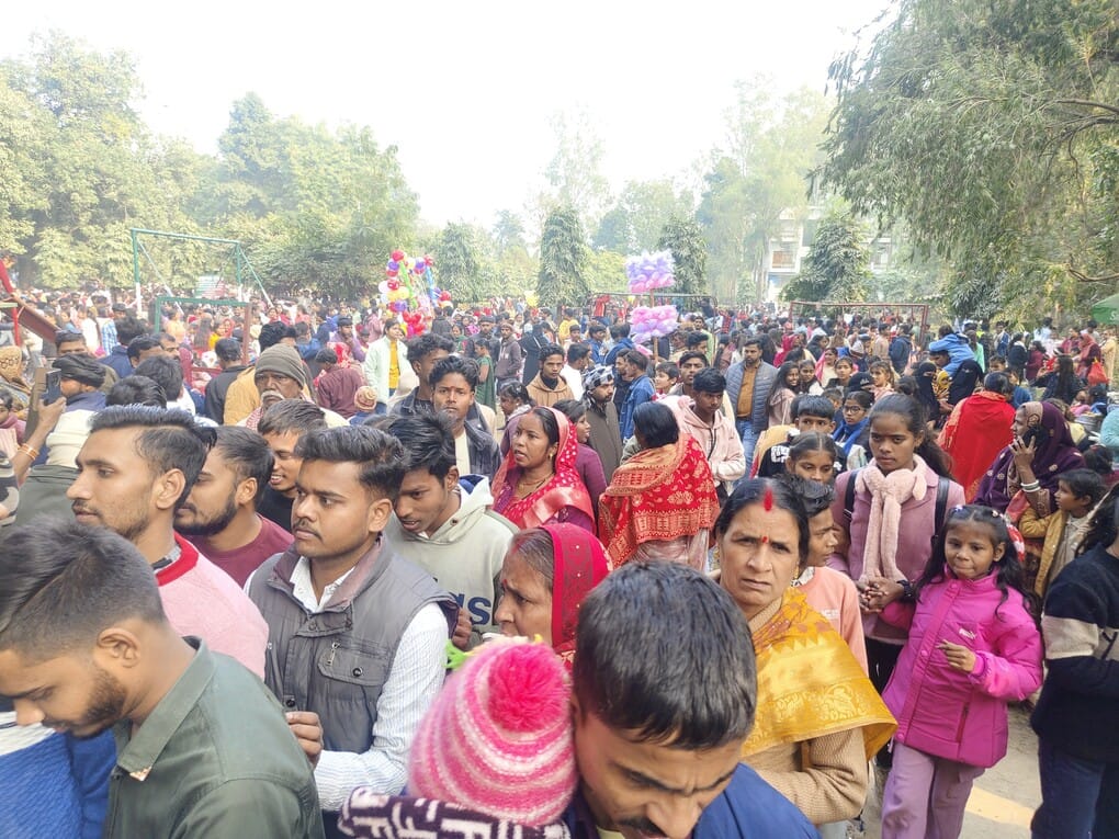 Welcome the New Year with new hope, crowds gathered at picnic spots