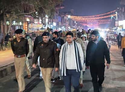 Siddharthnagar News: DM and SP did foot patrol