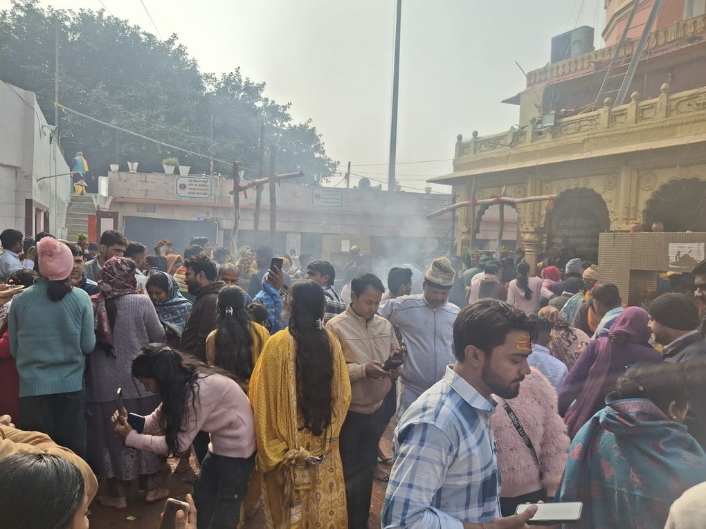 Bihar News vaishali crowd of devotees on new year 2026 in harihar nath temple of sonpur