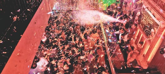 Welcomed the New Year with enthusiasm and excitement, youth burst firecrackers