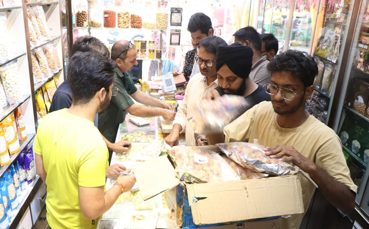 The sweetness of dry fruits increased on New Year, the markets became lively