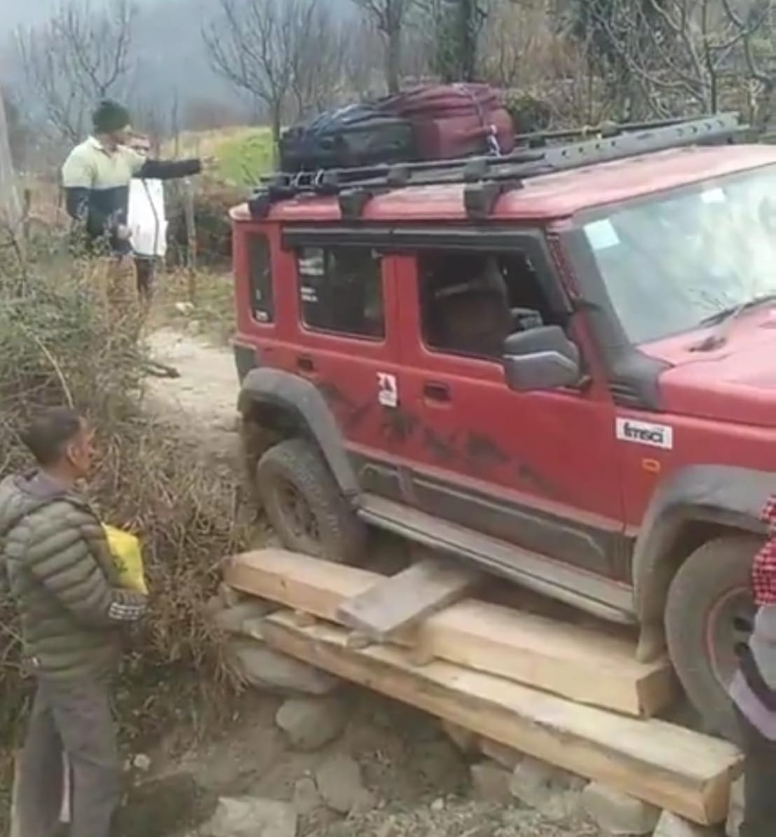 Tourists' car swings in the air after a wooden bridge collapses