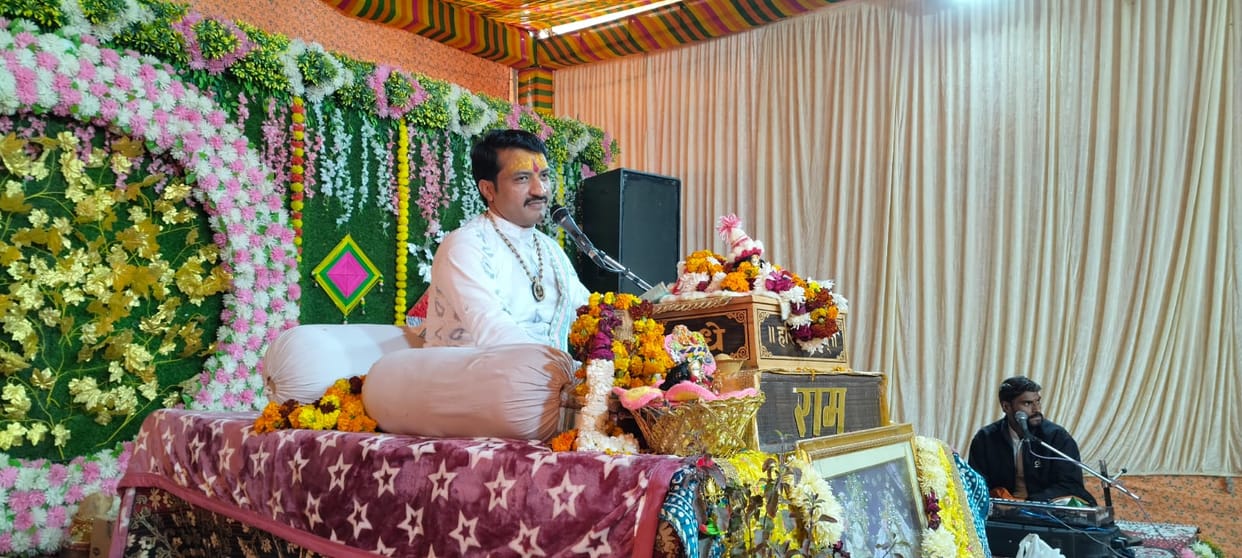 God can be attained only through selfless love: Shastri