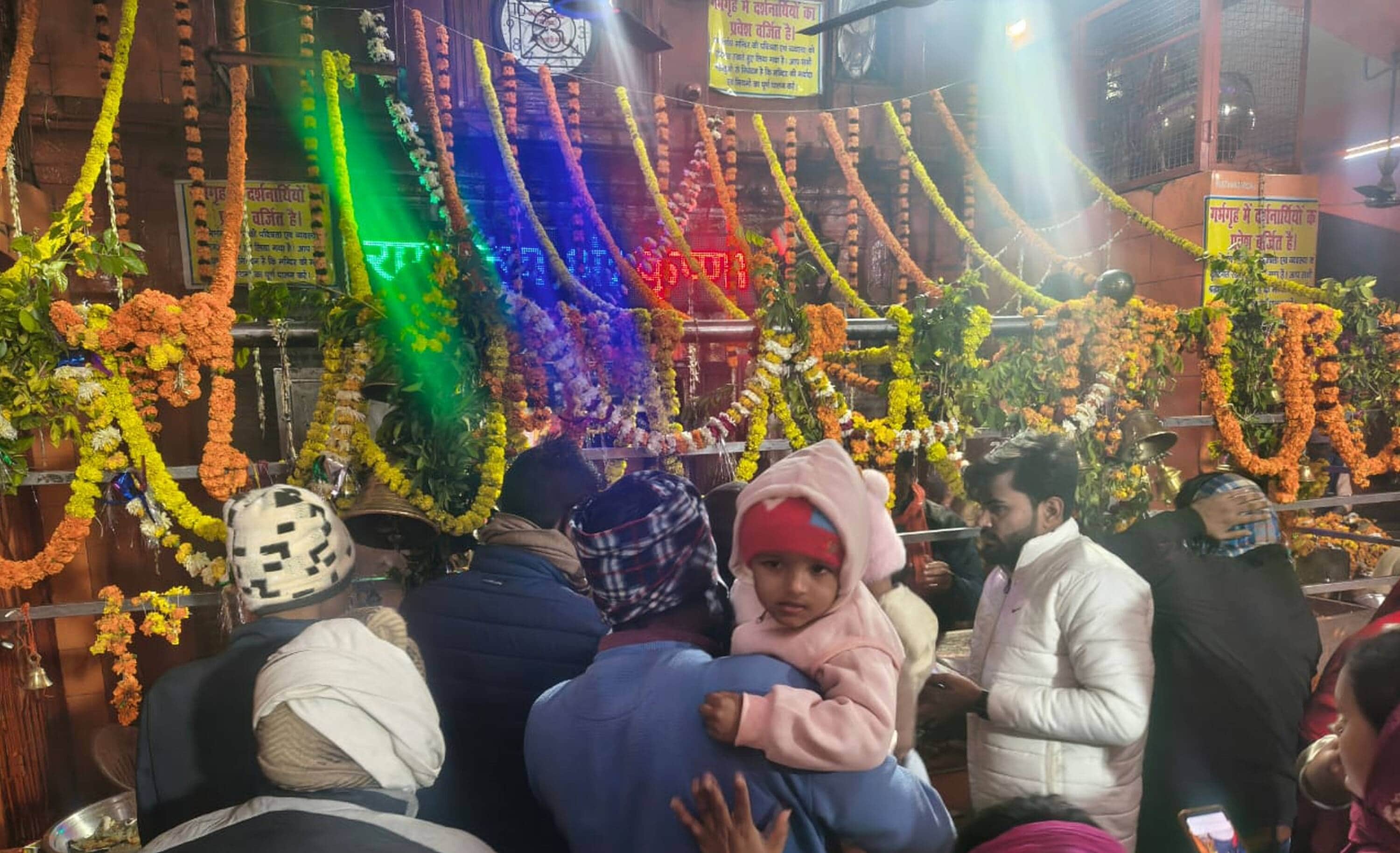  विजेथुआ महावीरन धाम में दर्शन करने उमड़ी भीड़। स्रोत- सोशल मीडिया