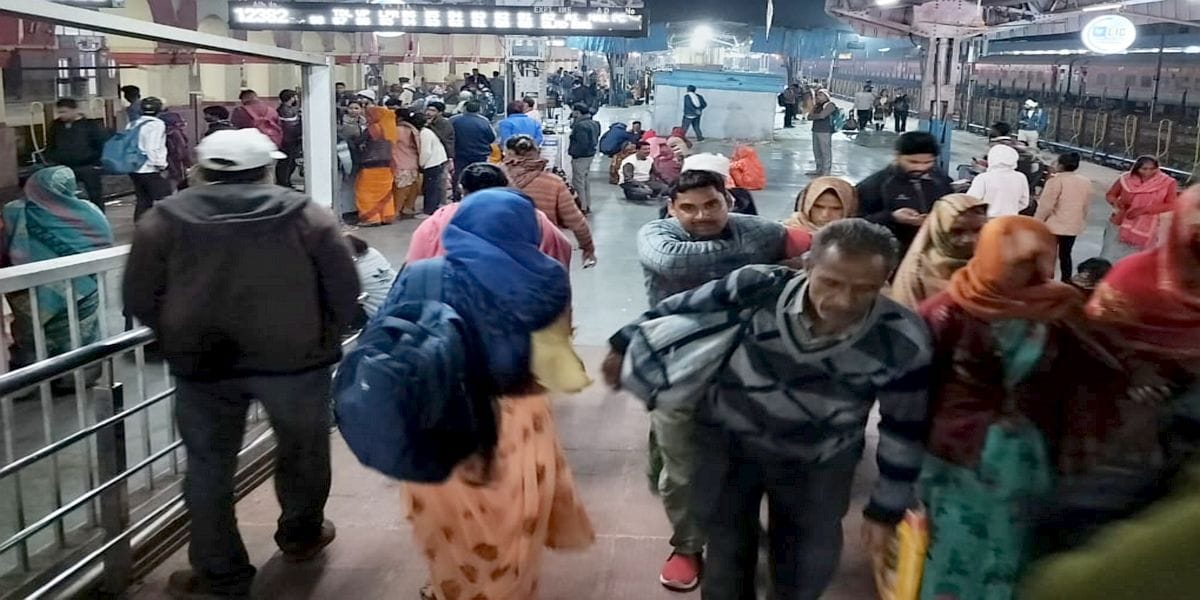 Trains delayed for nine hours in the bitter cold, passengers are troubled while waiting.