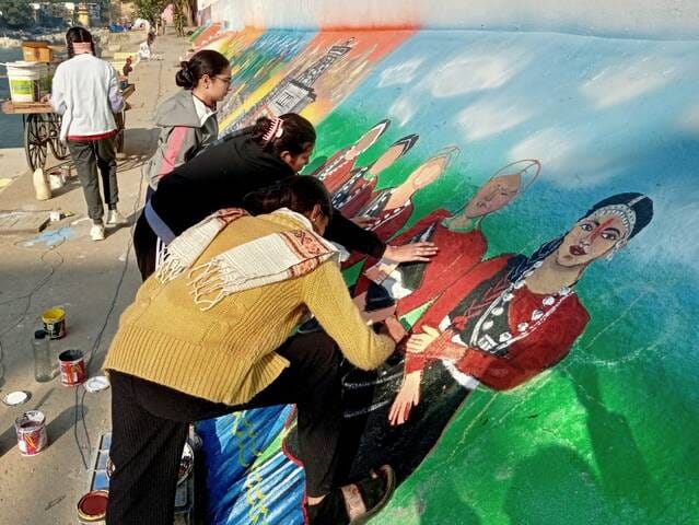 The walls of the fair site will showcase the folk art and culture of the mountains.