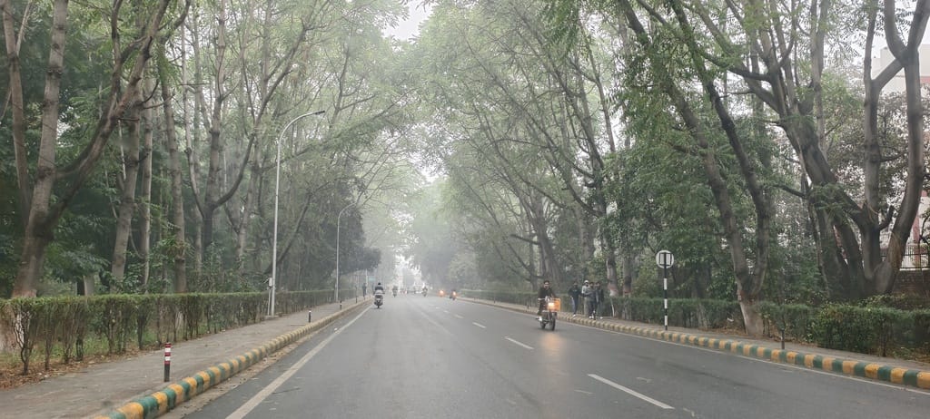 Weather Change: Dark Clouds and Drizzle Bring 3–4°C Drop in Temperature